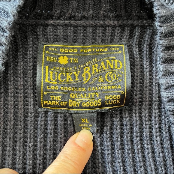 Lucky Brand Men’s XL Sweater Navy Blue V-Neck Ribbed Pullover Classic Preppy - Picture 6 of 6